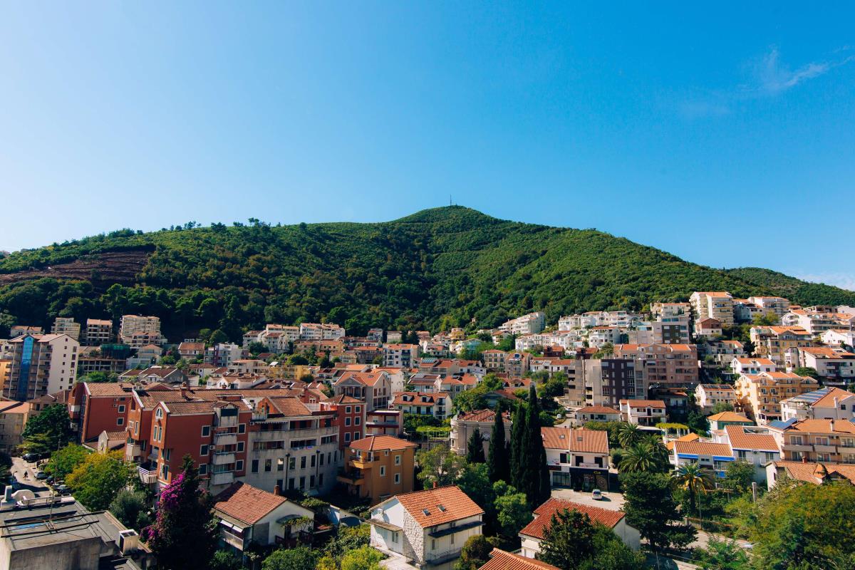 Zemlja stanova bez stanara: Kod komšija svaki četvrti stan prazan! Imaju samo jednu namenu-problem nerešiv? Zemlja stanova bez stanara: Kod komšija svaki četvrti stan prazan! Imaju samo jednu namenu-problem nerešiv?