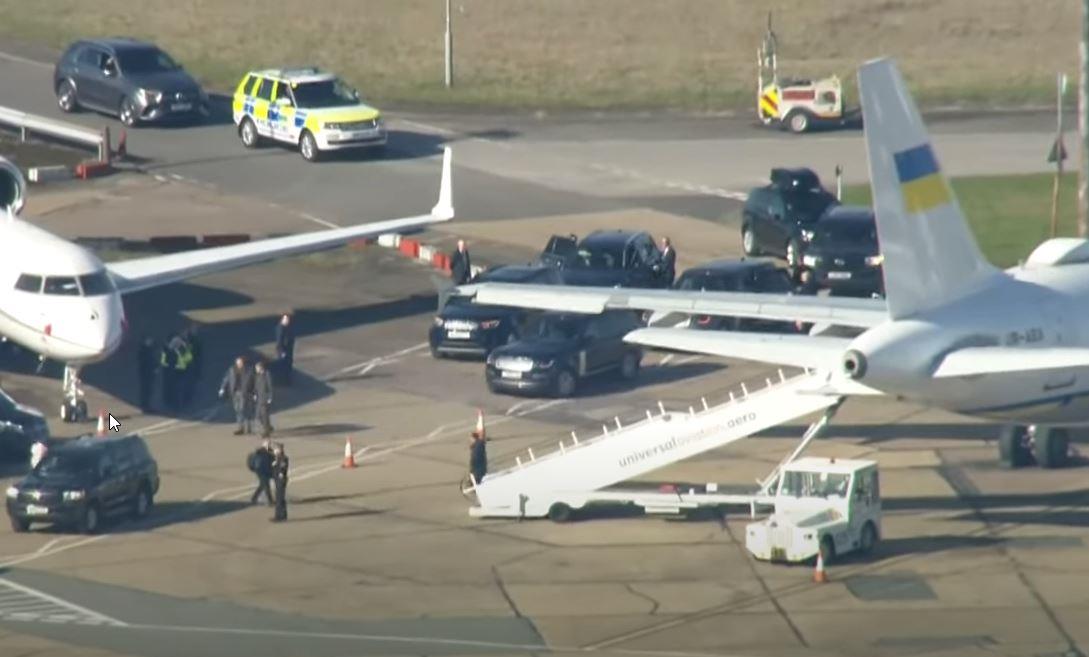 ZELENSKI DOPUTOVAO U LONDON! Ide HITNO na sastanak sa Starmerom, stižu i drugi evropski lideri! "Veoma je važno da se Ukrajina čuje i ne zaboravi" (FOTO/VIDEO)