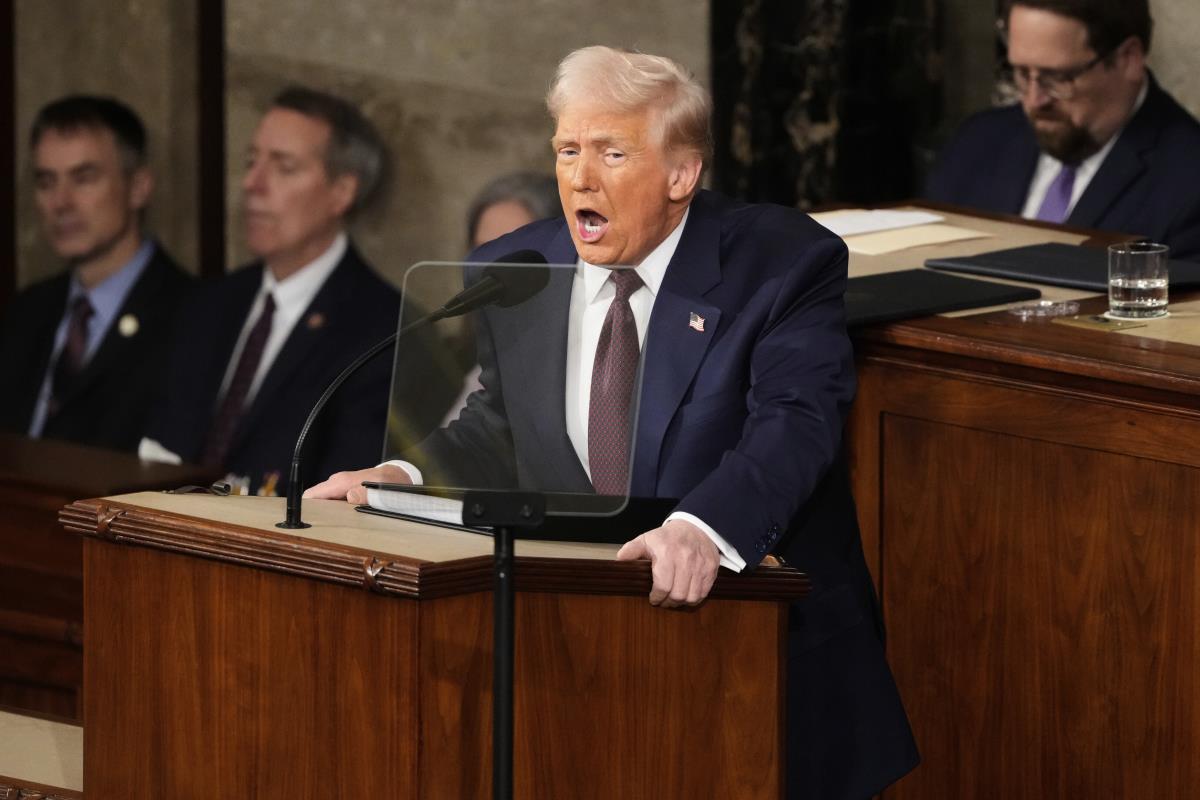 Tramp pauzirao uvođenje carina: Izuzeće na robu iz Meksika i Kanade koju koristi automobilska industrija SAD Tramp pauzirao uvođenje carina: Izuzeće na robu iz Meksika i Kanade koju koristi automobilska industrija SAD