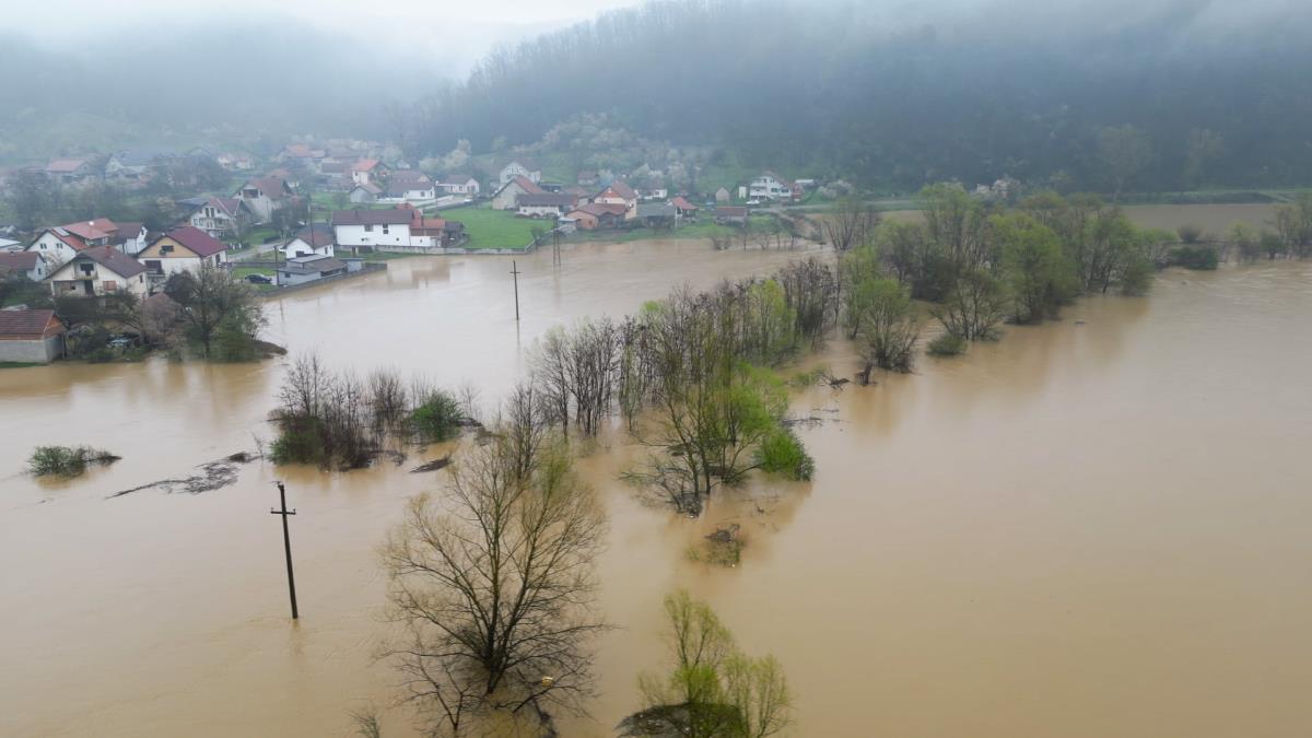 Država sanira rečna korita posle poplava u Loznici: Podrška meštanima u zaštiti od poplava u slivu Jadra i Štire Država sanira rečna korita posle poplava u Loznici: Podrška meštanima u zaštiti od poplava u slivu Jadra i Štire