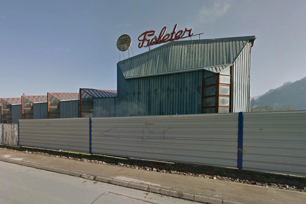 Bivši lider tekstilne industrije iz Ivanjice ide u stečaj Traži se rešenje za 300 radnika, mnogi pred penzijom Bivši lider tekstilne industrije iz Ivanjice ide u stečaj Traži se rešenje za 300 radnika, mnogi pred penzijom