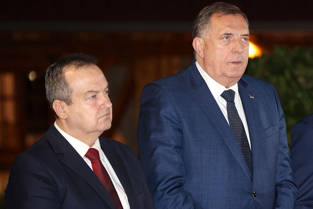 "MOM DUGOGODIŠNJEM PRIJATELJU UPUĆUJEM ŽELJE ZA BRZO OZDRAVLJENJE!" Milorad Dodik se obratio Ivici Dačiću i pružio mu neizmernu podršku! Kép