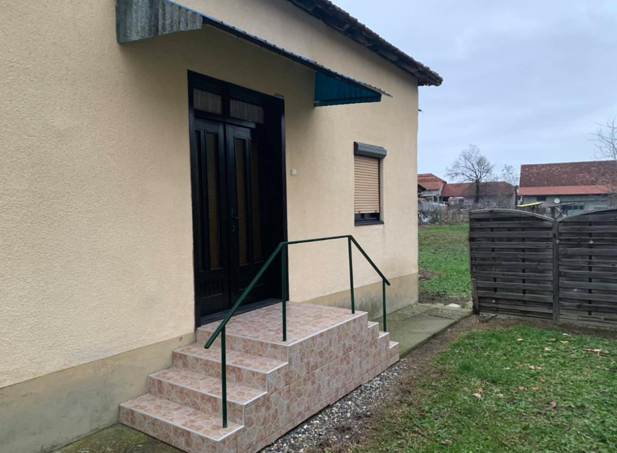 Milica prodaje novu kuću od 70 kvadrata za 20.000 €: Nema ulaganja, odmah je useljiva, a ima i plac od 18 ari Milica prodaje novu kuću od 70 kvadrata za 20.000 €: Nema ulaganja, odmah je useljiva, a ima i plac od 18 ari