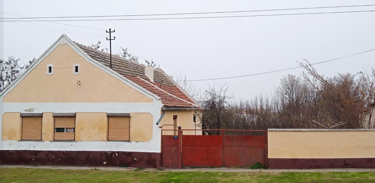 Radovan prodaje imanje za 22.000 €! Ima struju, vodu, veliko dvorište, šupu, a nudi i popust za ozbiljne kupce Radovan prodaje imanje za 22.000 €! Ima struju, vodu, veliko dvorište, šupu, a nudi i popust za ozbiljne kupce