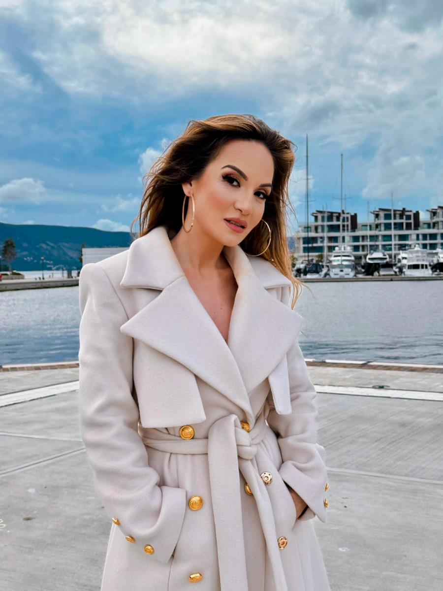 POZNATO ZDRAVSTVENO STANJE JELENE TOMAŠEVIĆ! Hitno se oglasili iz opštine Bar, evo šta se dešava sa pevačicom Kép