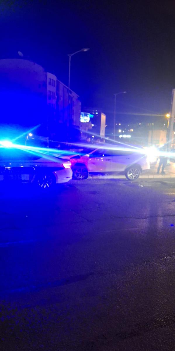 SUDAR DVE BESNE MAŠINE NA AUTOKOMANDI! Vozila razlupana, srča svuda po putu! (FOTO) Kép