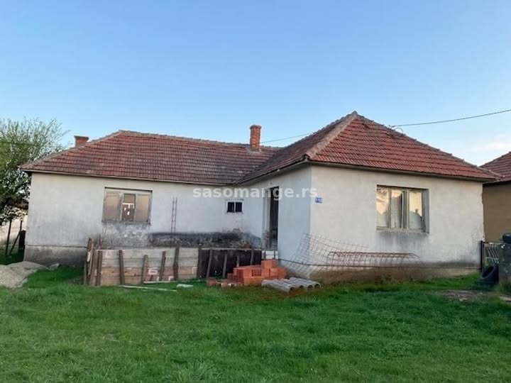 Kuću od 120 kvadrata prodaju za sitno! Ima i plac od 12 ari, a dobro je povezano i sa ovim poznatim gradom