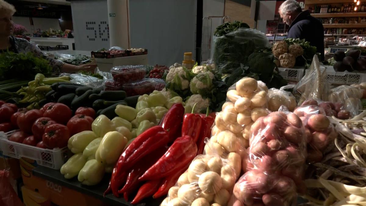 Pasulj najskuplji u Beogradu, kao i paradajz: Detaljan cenovnik na pijacama po Srbiji - Cena kajmaka posebno iznenadila Pasulj najskuplji u Beogradu, kao i paradajz: Detaljan cenovnik na pijacama po Srbiji - Cena kajmaka posebno iznenadila