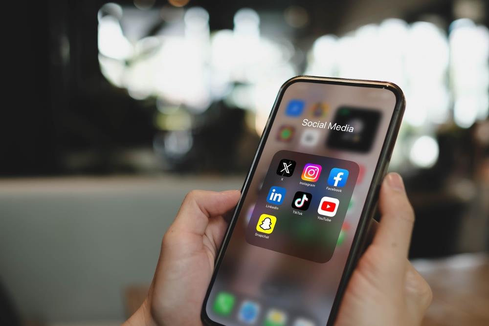 Grčka uvodi ograničenja za društvene mreže deci: Evo da li će pravila važiti i za nas dok smo na letovanju Grčka uvodi ograničenja za društvene mreže deci: Evo da li će pravila važiti i za nas dok smo na letovanju