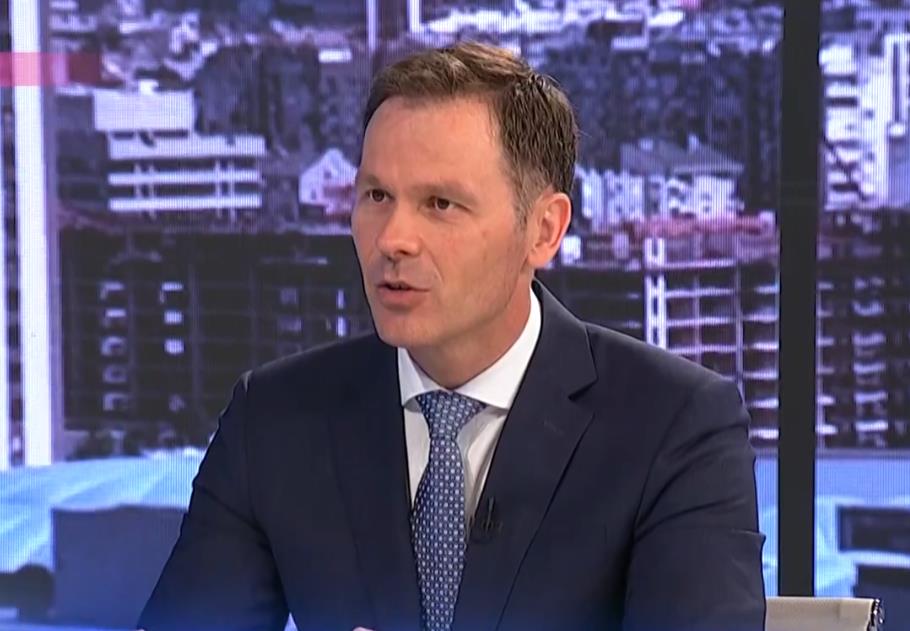 "Naredne nedelje doći će važni ljudi u Srbiju" Ministar Mali najavio 5 novih fabrika! Prosečna plata ide na 1.400 evra "Naredne nedelje doći će važni ljudi u Srbiju" Ministar Mali najavio 5 novih fabrika! Prosečna plata ide na 1.400 evra