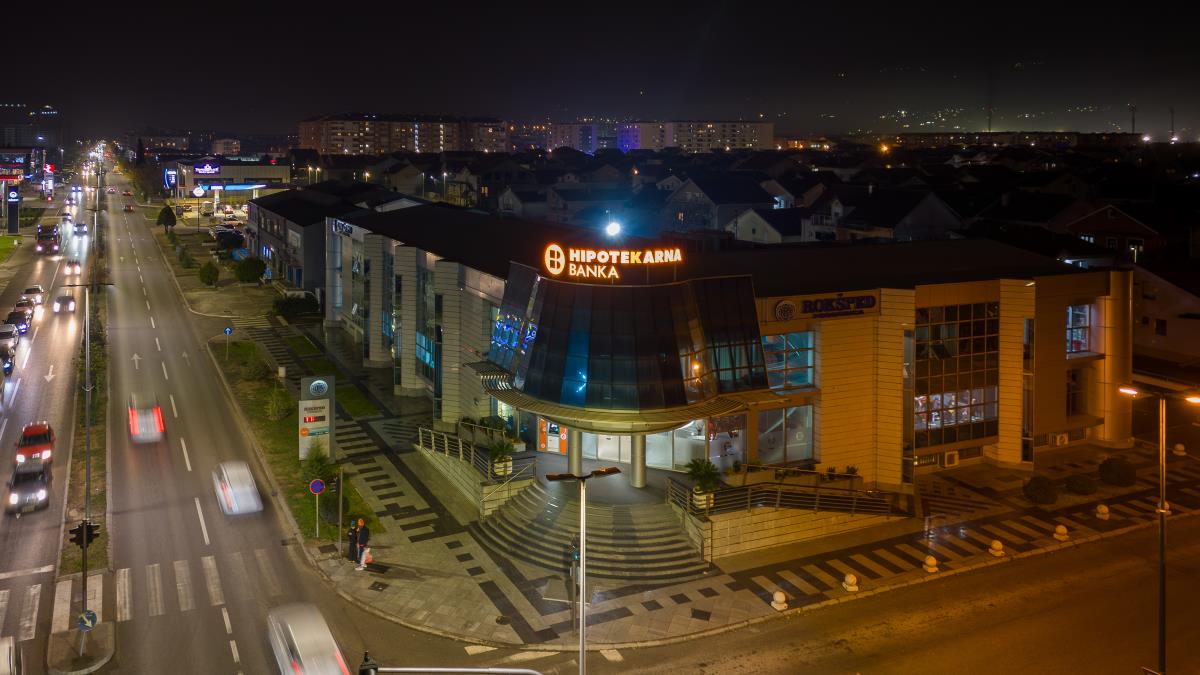 Kostić kupio hipotekarnu banku: AikGroup ulazi na svoje treće tržište kupovinom većinskog paketa akcija jedne od vodećih banaka u Crnoj Gori Kostić kupio hipotekarnu banku: AikGroup ulazi na svoje treće tržište kupovinom većinskog paketa akcija jedne od vodećih banaka u Crnoj Gori