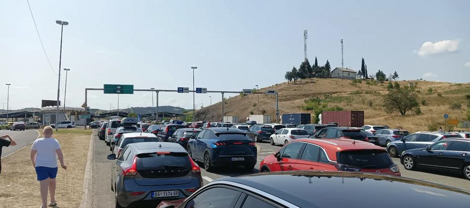 Ko putuje u Grčku neka se pripremi za haos! Ako ste poveli i decu obratite pažnju na ove stvari, bez toga ne krećite na put