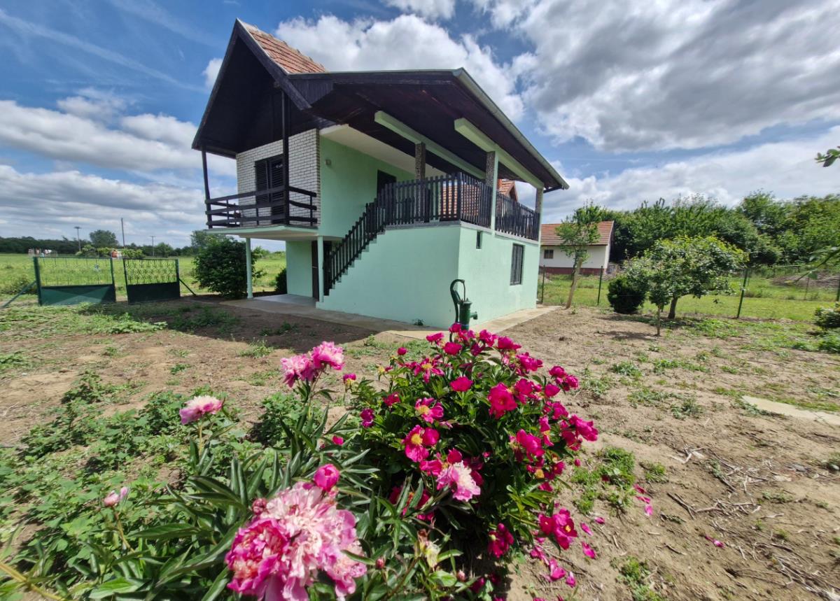 Jelena prodaje vikendicu iz snova za 15.000 €! Pogled neprocenjiv, pored teče reka, a ona kao nova - Ima samo 1 manu Jelena prodaje vikendicu iz snova za 15.000 €! Pogled neprocenjiv, pored teče reka, a ona kao nova - Ima samo 1 manu