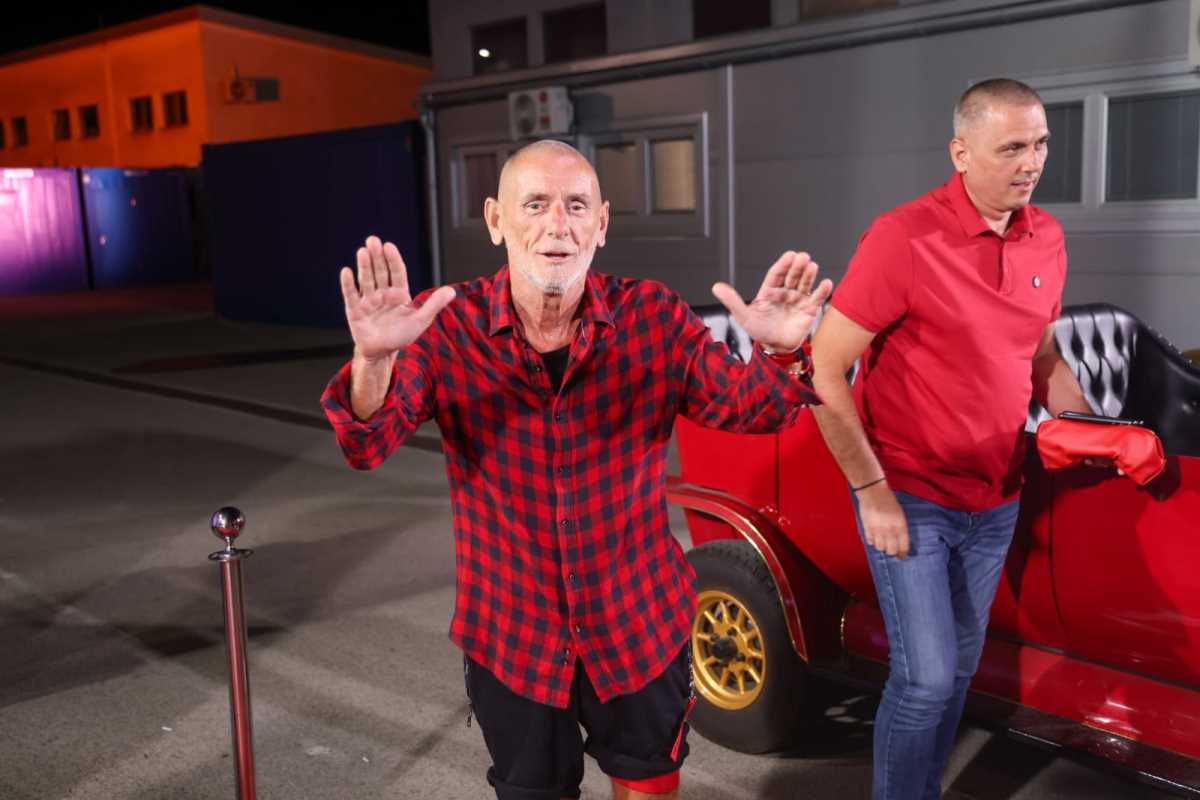 OPŠTA POMETNJA U KUĆI! Lepi Mića pravi haos kako bi spojio Aneli i Asmina, učesnici u šoku (VIDEO) Kép