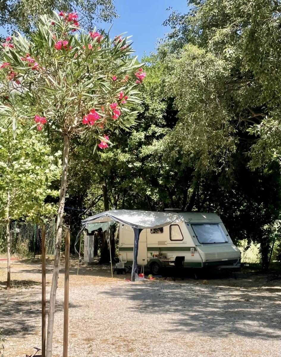 Nevena i Petar letovali u Crnoj Gori za samo 160 evra! Smeštaj ih koštao dnevno 11 € po osobi, a evo kako izgleda i gde su tačno bili (foto) Nevena i Petar letovali u Crnoj Gori za samo 160 evra! Smeštaj ih koštao dnevno 11 € po osobi, a evo kako izgleda i gde su tačno bili (foto)