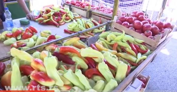 Hoće li biti skupo stavljanje zimnice? Cene povrća na pirotskoj pijaci - Paprika 25 dinara komad Hoće li biti skupo stavljanje zimnice? Cene povrća na pirotskoj pijaci - Paprika 25 dinara komad