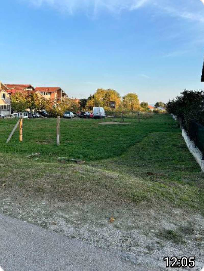 Zanima li vas koliko košta ar u Kaluđerici? "Njiva je ravna" piše u oglasu, a sami procenite vredi li toliko Zanima li vas koliko košta ar u Kaluđerici? "Njiva je ravna" piše u oglasu, a sami procenite vredi li toliko