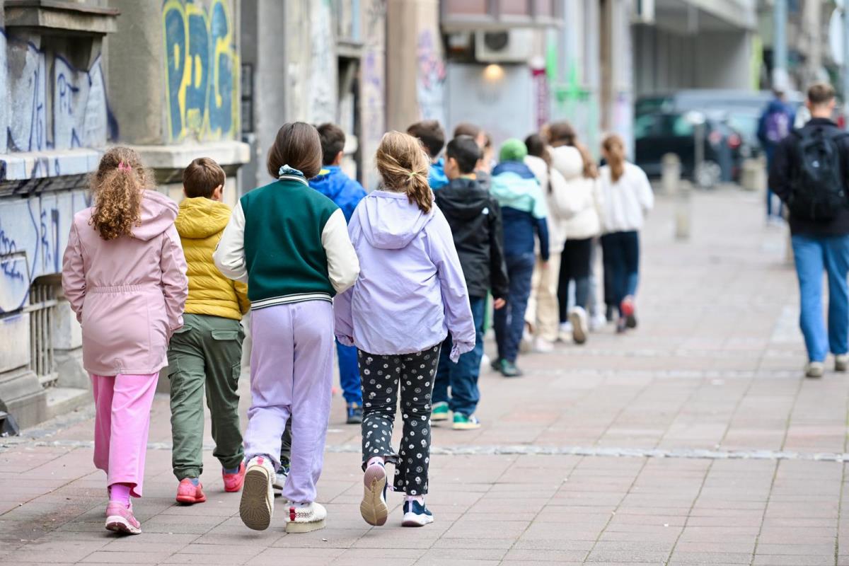 Dečak (9) teško povredio nastavnicu, zamenicu direktora i svoju majku ...