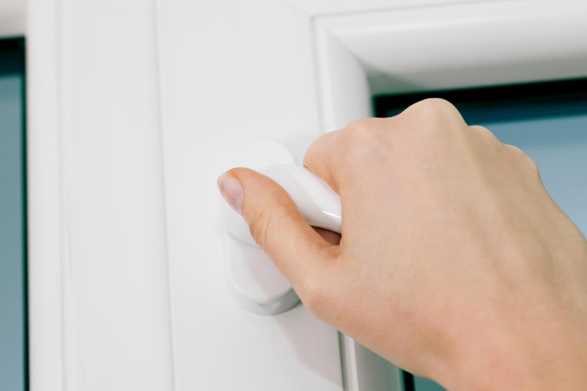 Koliko dugo treba držati prozor otvoren i zašto nije dobro držati prozor stalno na kip: Nauka ima precizan odgovor! Kép