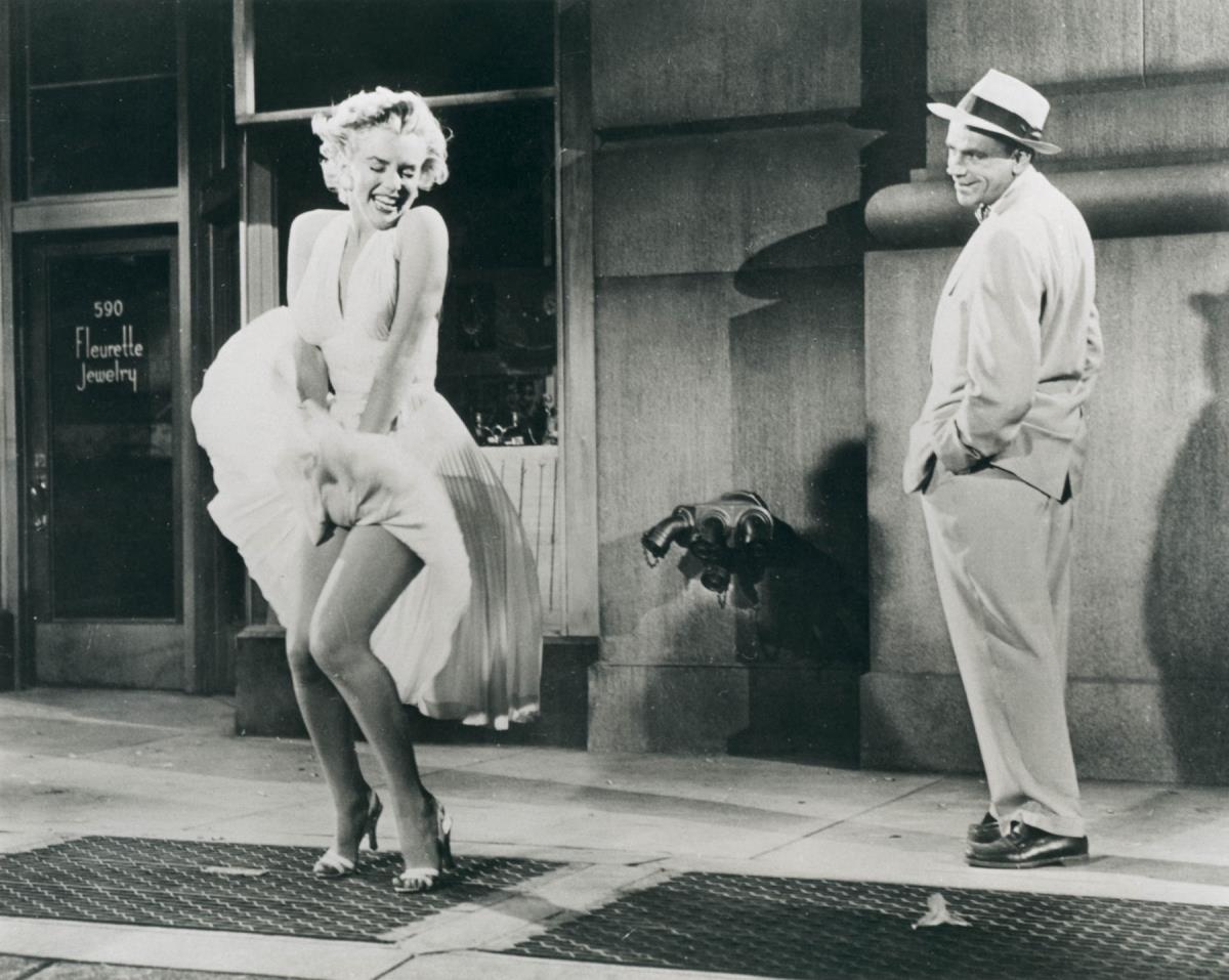 Keling, jinsiy aloqa oyinlarini oynaymiz Jinsiy aloqa aniq prezervativni ogziga qoygan