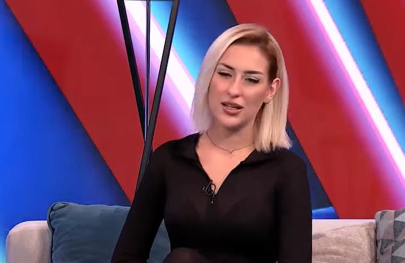 Stefani Grujić moli za novac