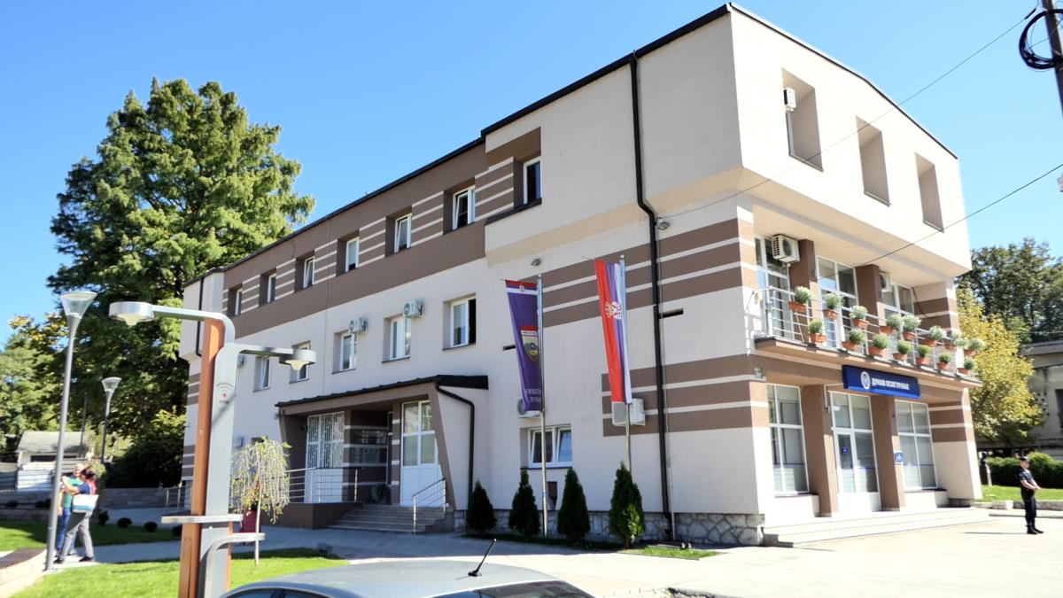 Prosečna neto zarada u Moravičkom okrugu Lučani i dalje na vrhu tabele sa prosečnom zaradom iznad 100.000 dinara