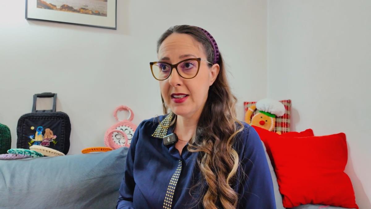 Jelena je svoj talenat otkrila u vreme korone, a onda je hobi postao posao: Čačanka stvara heklane torbe na drvetu, stari zanat dobila je u nasledstvo (foto) Jelena je svoj talenat otkrila u vreme korone, a onda je hobi postao posao: Čačanka stvara heklane torbe na drvetu, stari zanat dobila je u nasledstvo (foto)