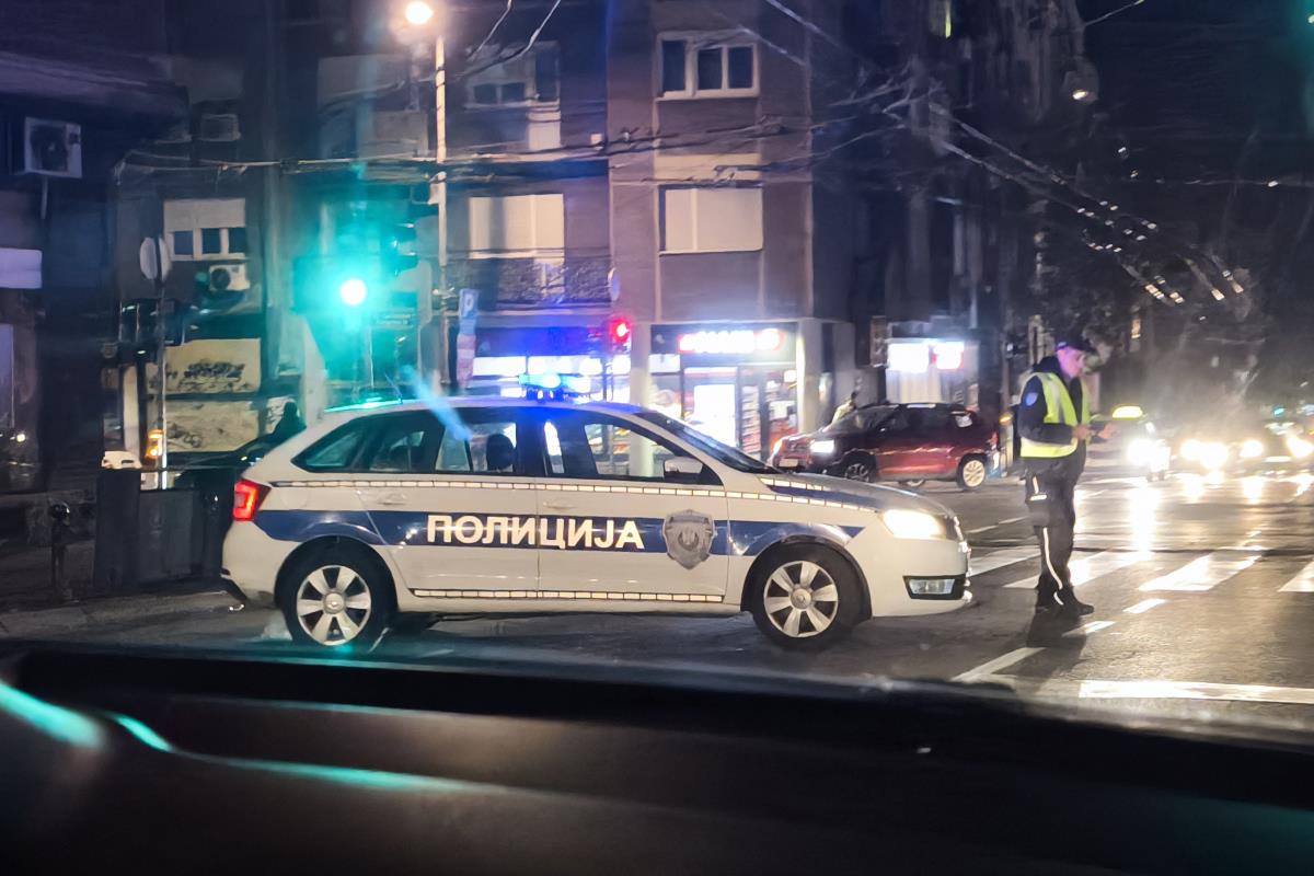 TRAGEDIJA U CENTRU BEOGRADA Mladić skočio sa 8. sprata zgrade nakon što mu je devojka umrla pred očima: Sve nadležne službe na terenu