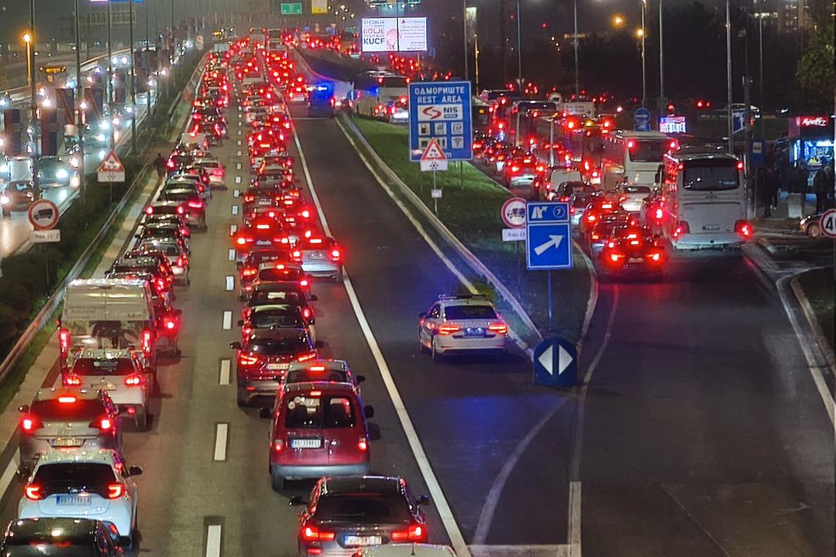 VOZAČI, OBRATITE PAŽNJU! Dolazi do obustave saobraćaja u dva tunela na ovom auto-putu Kép