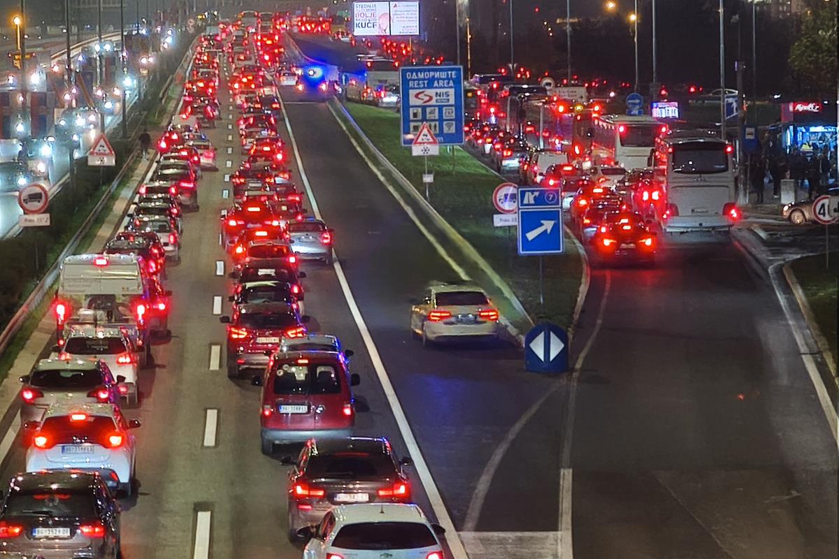 OSMOMARTOVSKI VIKEND DONEO GUŽVE U SAOBRAĆAJU: AMSS uputio apel vozačima Kép