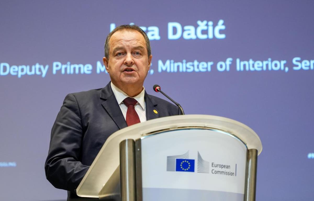 "Neka duh najradosnijeg praznika probudi u svima veru u ljubav, humanost i poštovanje" Dačić čestitao Božić po gregorijanskom kalendaru "Neka duh najradosnijeg praznika probudi u svima veru u ljubav, humanost i poštovanje" Dačić čestitao Božić po gregorijanskom kalendaru