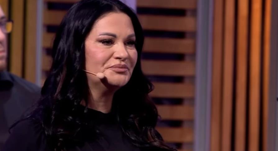 "DOK JU JE TUKAO, MI SMO MORALI DA STOJIMO I PEVAMO" Bolno priznanje Jane o nastupu sa Šabanom: Suza devojke završila na njegovom licu... Kép