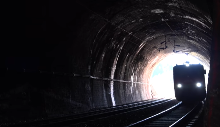 Otvoren železnički tunel dug 33 kilometra: Evo na kojoj relaciji u Austriji će saobraćati, projekat modernizacije krenuo još devedesetih Otvoren železnički tunel dug 33 kilometra: Evo na kojoj relaciji u Austriji će saobraćati, projekat modernizacije krenuo još devedesetih