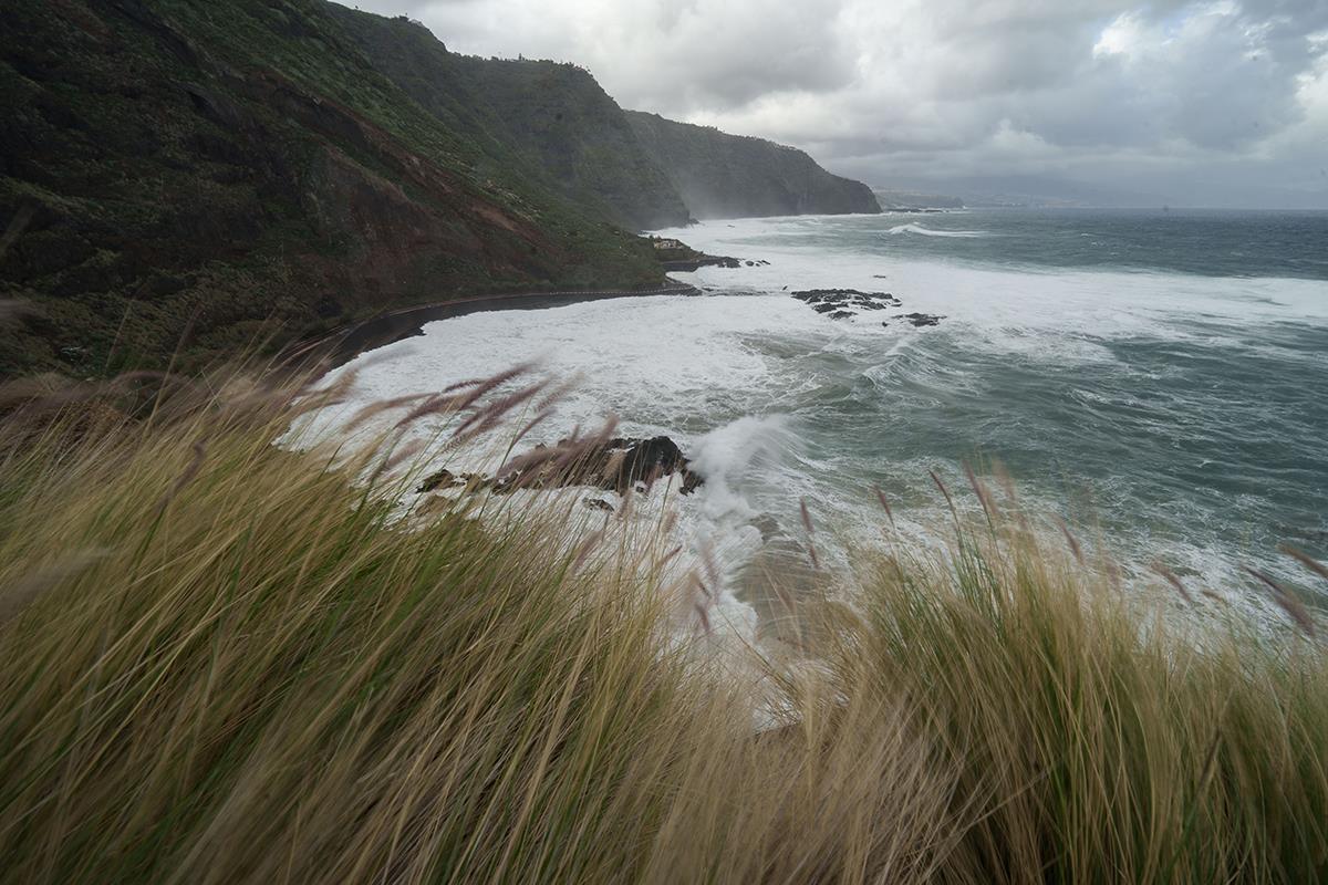 HORROR IN THE CANARY ISLANDS! Tourist bus plunges into ravine, there are dead and injured (PHOTO)