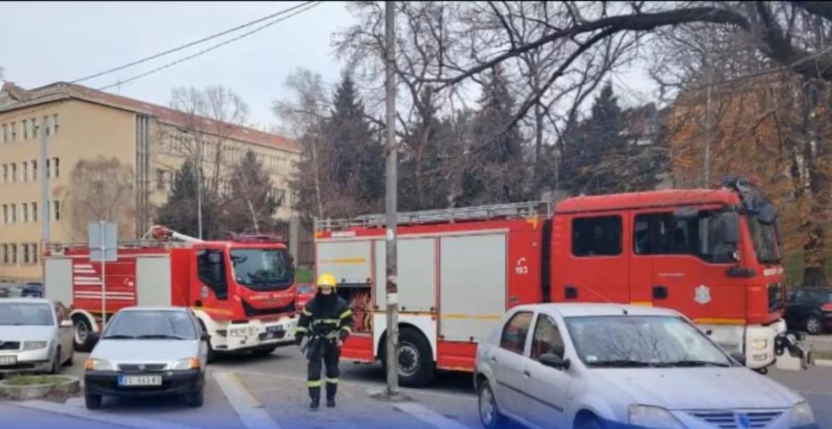 POŽAR NA GRAĐEVINSKOM OBJEKTU U PETROVCU NA MLAVI! Jedna osoba zaglavljena unutra! POŽAR NA GRAĐEVINSKOM OBJEKTU U PETROVCU NA MLAVI! Jedna osoba zaglavljena unutra!
