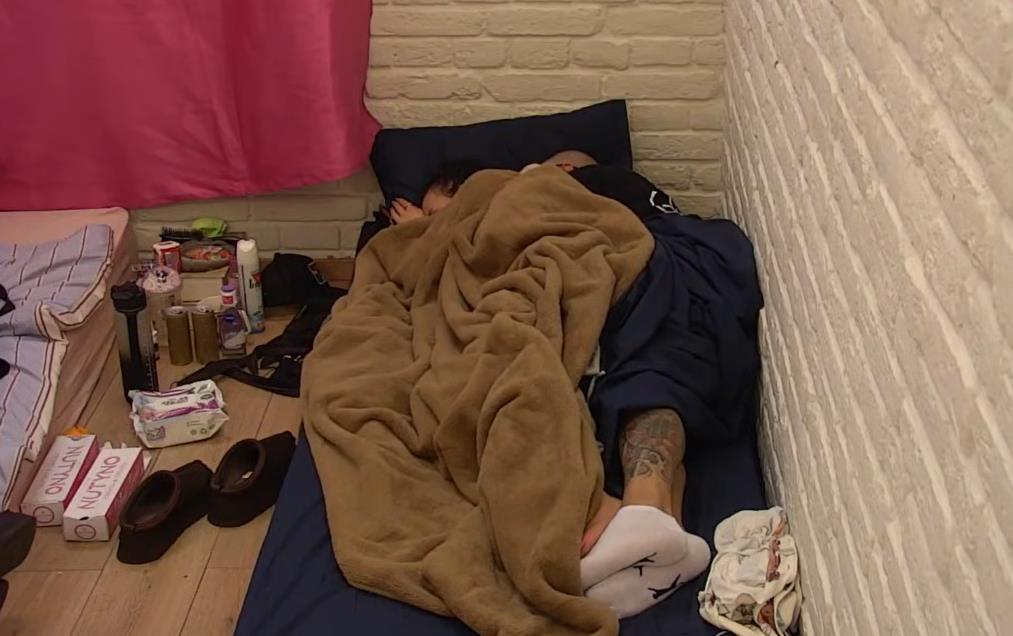 PREGADNO! BIĆETE ZGROŽENI KADA VIDITE ŠTA ANITA I LUKA RADE U KREVETU: Ovo se do sada nije desilo u svih devet sezoni Kép