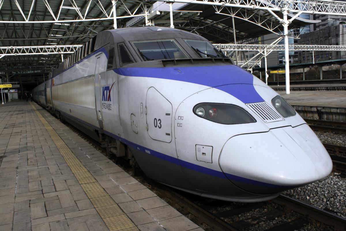 Južna Koreja razvila tehnologiju sa voz koji ide 370 km/h: Brži je od bilo čega u Evropi i Japanu, ali ova država je i dalje ipak na prvom mestu Južna Koreja razvila tehnologiju sa voz koji ide 370 km/h: Brži je od bilo čega u Evropi i Japanu, ali ova država je i dalje ipak na prvom mestu