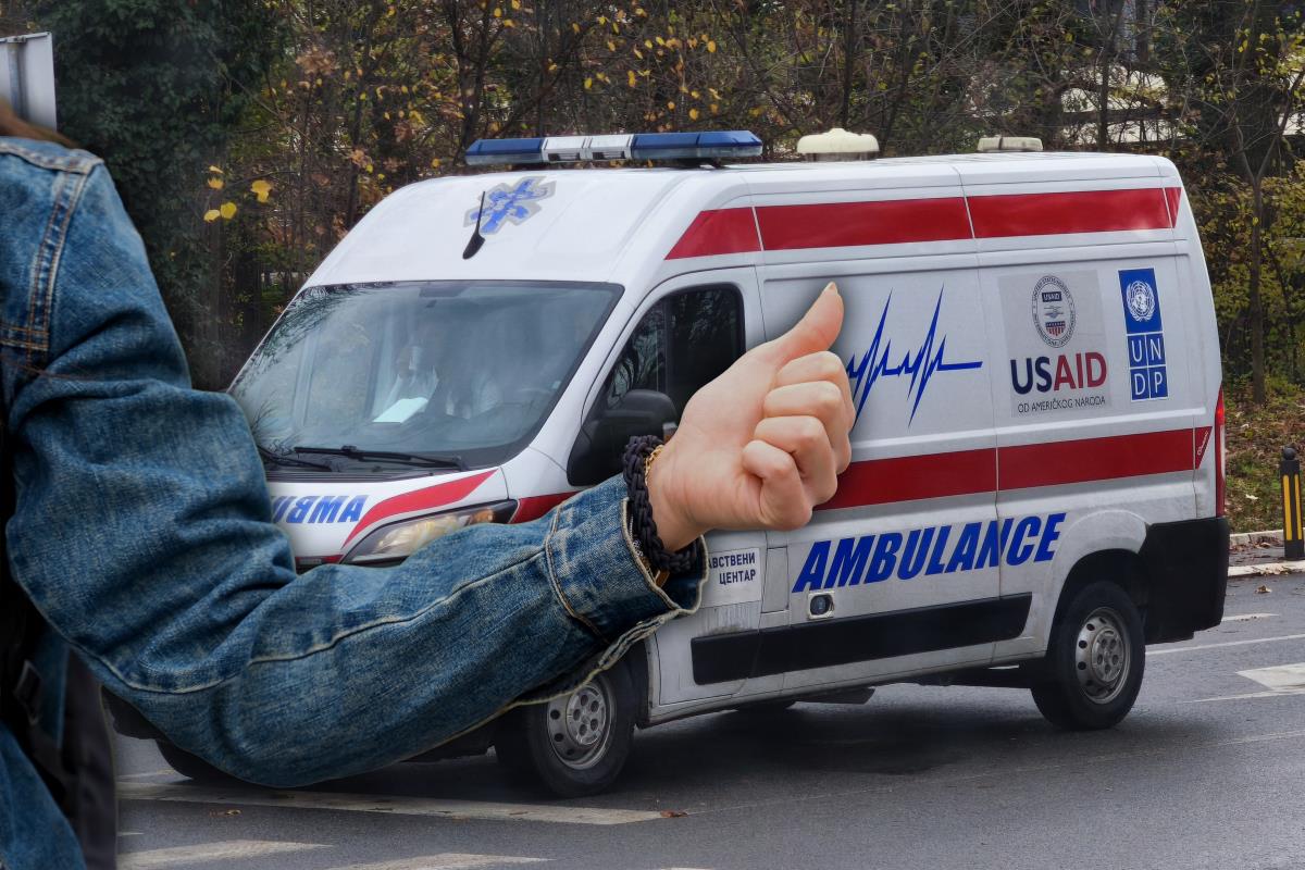 Bolničarka stopirala s mrtvom devojčicom u naručju, vozač ih izbacio iz saniteta nasred puta kod Novog Sada: Imala je samo 7 godina, trenuci pred smrt bude jezu