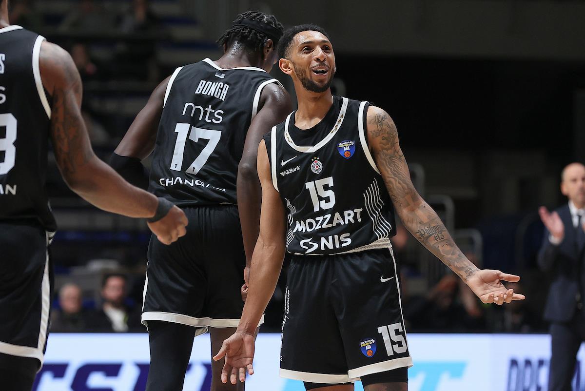 EH, DA JE PARTIZAN RANIJE DOVEO PEJNA! Amerikanac razbio Split u Pioniru! Crno-beli napravili dobru uvertiru pred Valensiju!
