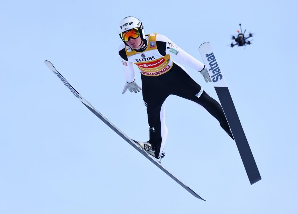 APSOLUTNA DOMINACIJA SLOVENCA: Prevc drugi put zaredom slavio na takmičenju ski skokova u Vilingenu Kép