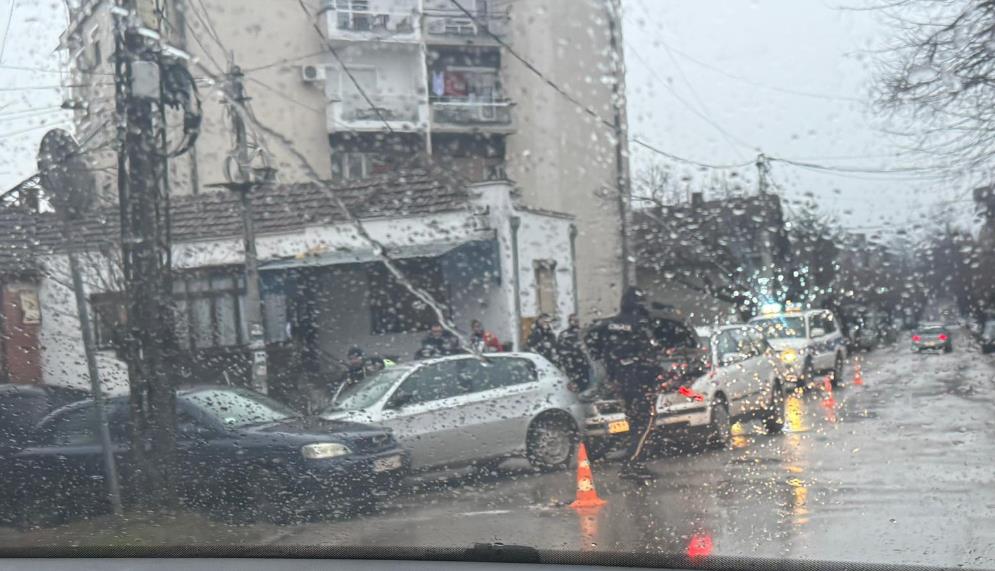 LANČANI SUDAR U PROKUPLJU! Policija na licu mesta, nema povređenih lica (FOTO)
