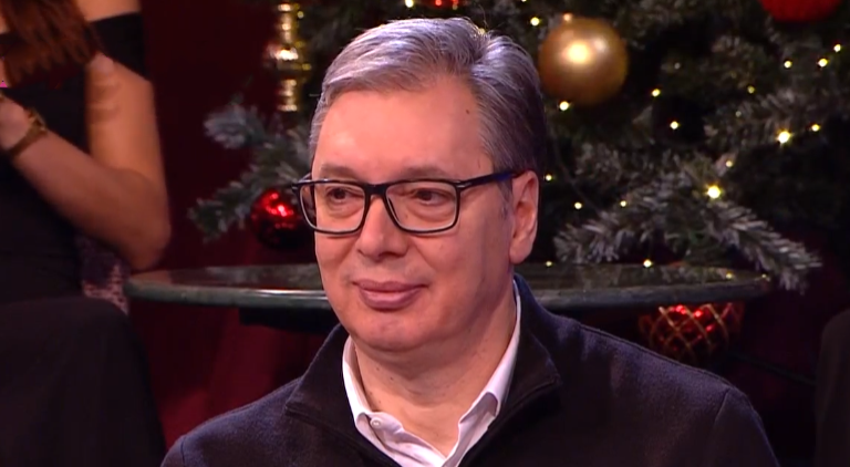 "NJIH TROJICA TRČE MARATON U BERLINU, POSLALI MI SLIKU" Vučić pozvao ministre da se hitno vrate u Srbiju,otkrio sve o prisluškivanju ljudi i lažnim suzama Malog