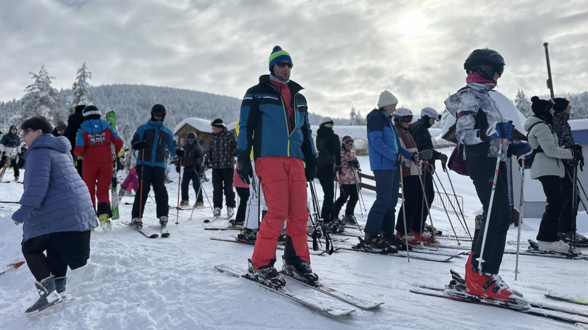 TORNIK OPET RADI PUNOM PAROM: Stotine skijaša svakog dana, oboreni rekordi posećenosti! (FOTO)