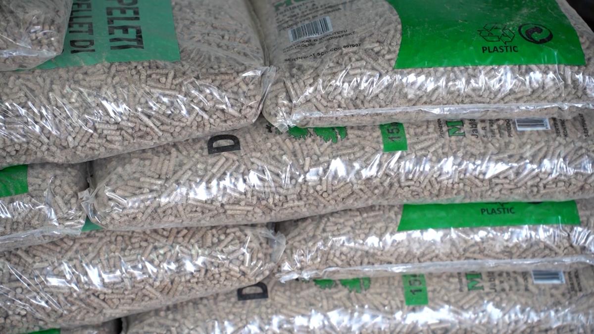 Zašto nema peleta u Srbiji? Profesor šumarskog falulteta: Mnogi napravili lošu računicu zbog blagih zima, evo kad se očekuje stabilizacija Zašto nema peleta u Srbiji? Profesor šumarskog falulteta: Mnogi napravili lošu računicu zbog blagih zima, evo kad se očekuje stabilizacija