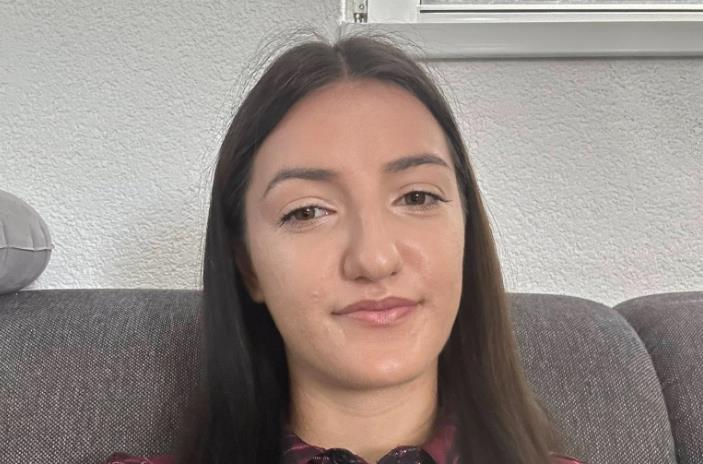 TINEJDŽERKU (18) NAŠLI GOLU I PROMRZLU U BUGOJNU, KAD JE OTKRILA RAZLOG NASTALA DRAMA Majka otkrila detalje pakla kroz koje je ćerka prošla:USPELA JE DA POBEGNE