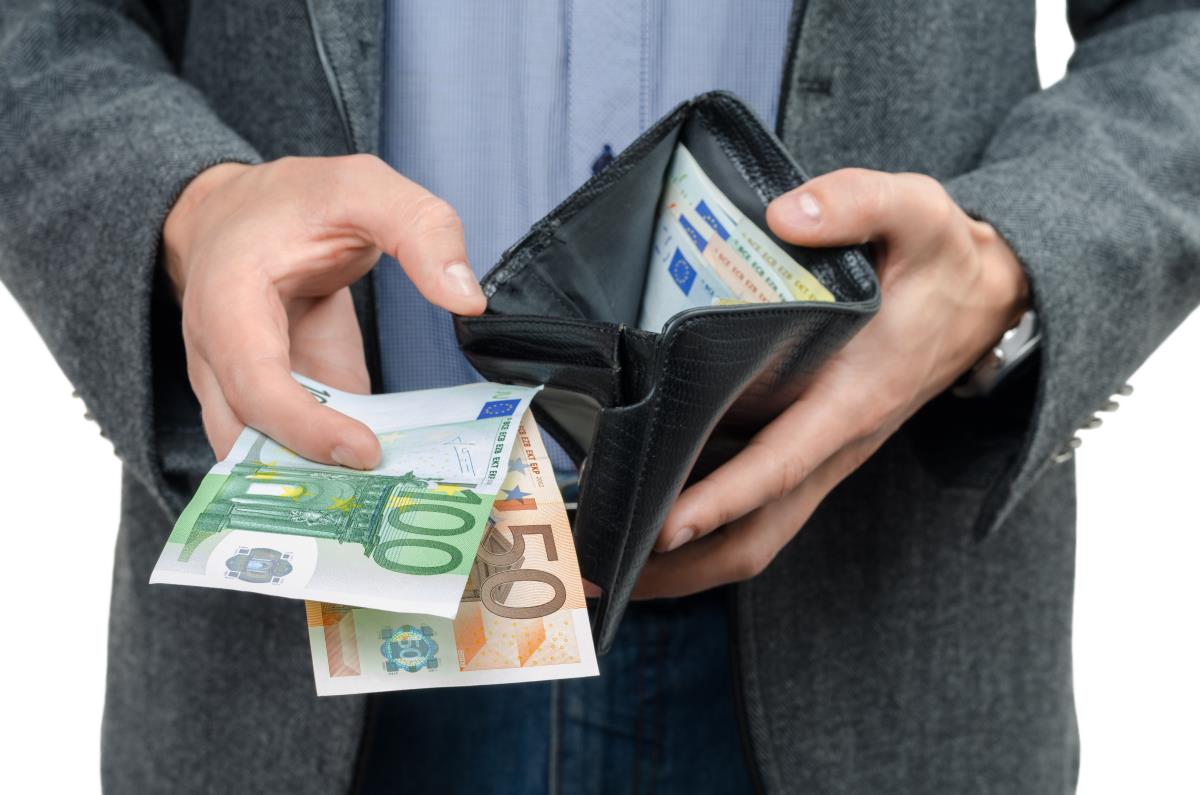 Ponuda za posao koja se ne viđa često: Odmah se dobija ugovor na neodređeno i 5000 evra, a to je tek početak Ponuda za posao koja se ne viđa često: Odmah se dobija ugovor na neodređeno i 5000 evra, a to je tek početak