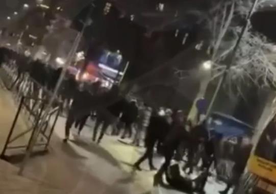 SUKOB NAVIJAČA NA ULICAMA MALMEA: Delije u žestokoj tuči