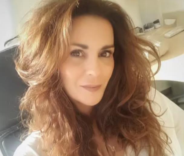 "ZAGLAVILA SE ISPOD AUTA, SAMO SU NOGE VIRILE" Žena (56) umrla u NAJGORIM mukama tokom katastrofalnih poplava u Grčkoj: Snimak OČAJNIČKE BORBE ledi krv u žilama