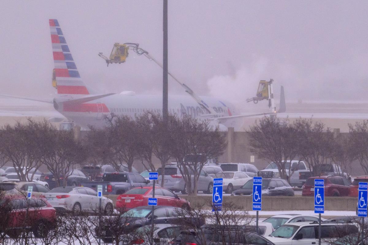 SNEŽNA OLUJA NAPRAVILA HAOS: Oko 12.000 letova otkazano širom Amerike