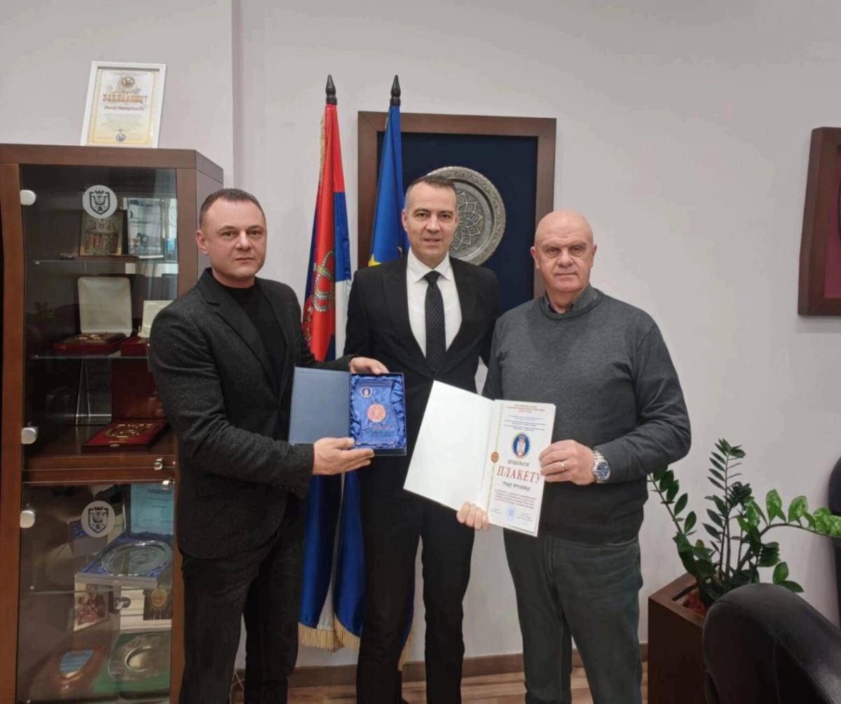PRIZNANJE ZA PODRŠKU I USPEŠNU SARADNJU: Nagrada SUBNOR Srbije Gradu Kruševcu (FOTO) Kép